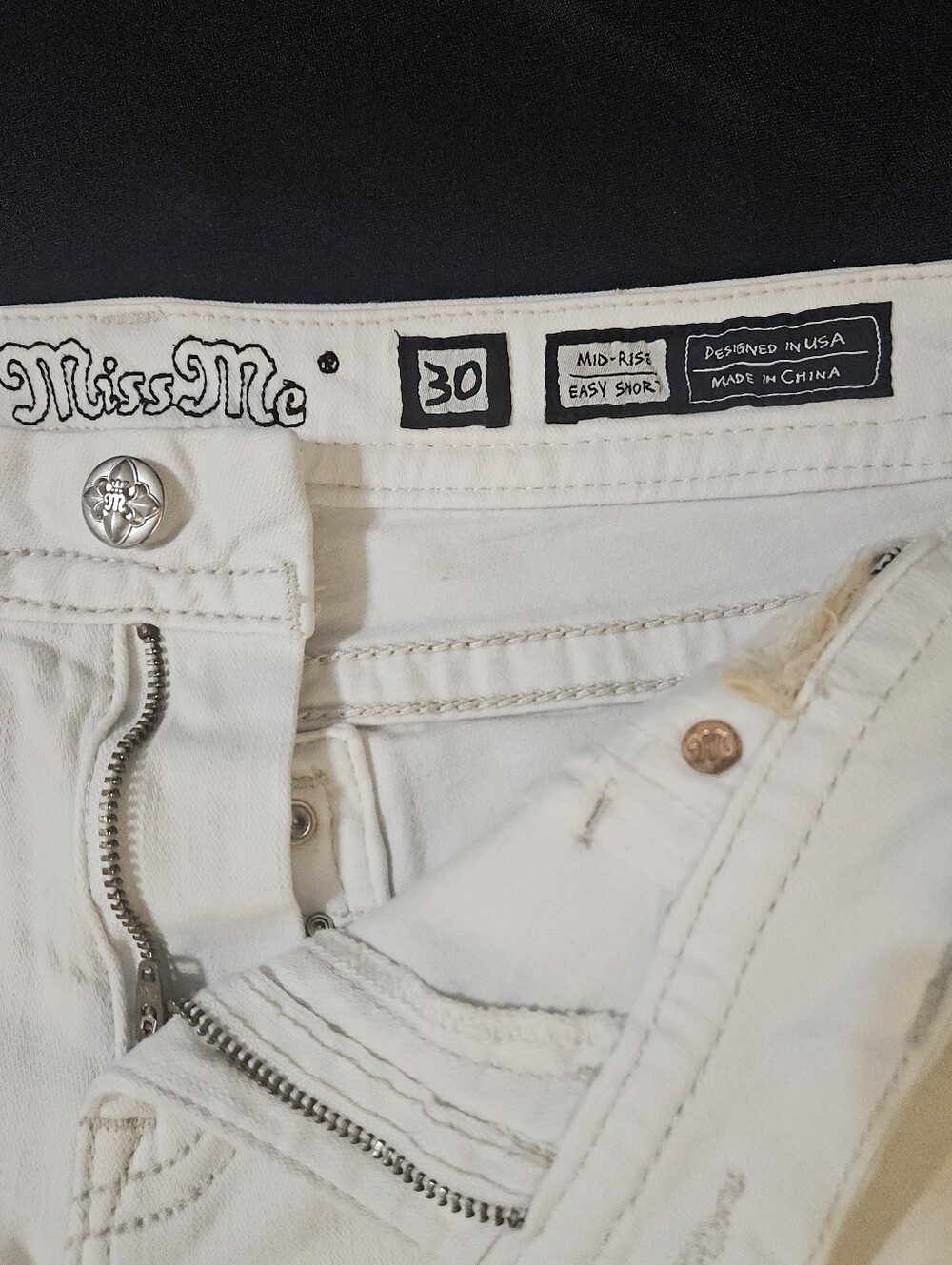 MISS ME Embellished Distressed Mid-Rise Easy Raw Hem Shorts Size 30 - Picture 8 of 12